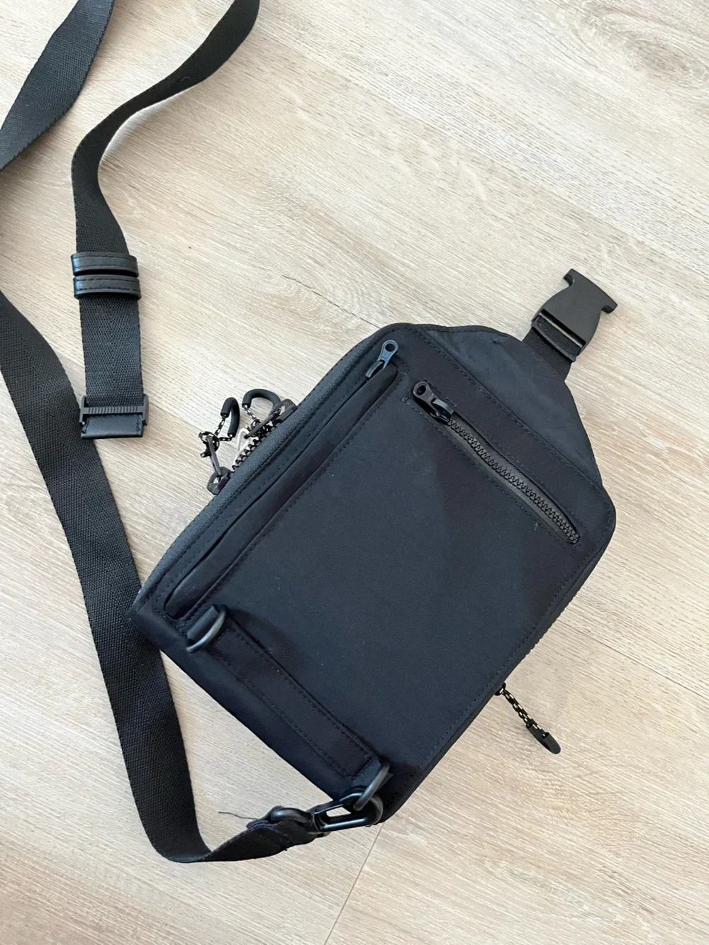BEIS The Sports Sling Bag NWT * Flaw